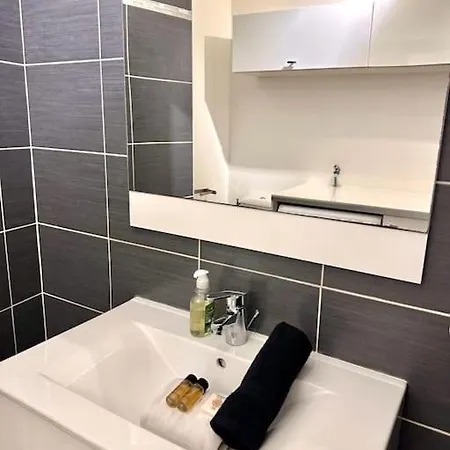 Michelet - T2 Avec Balcon Et Cuisine Equipee Apartment Nice